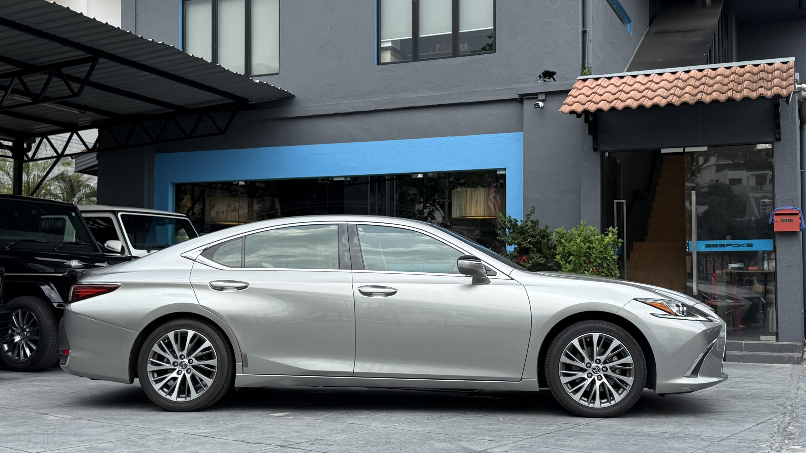 2019 Lexus ES250 Premium - Image 4