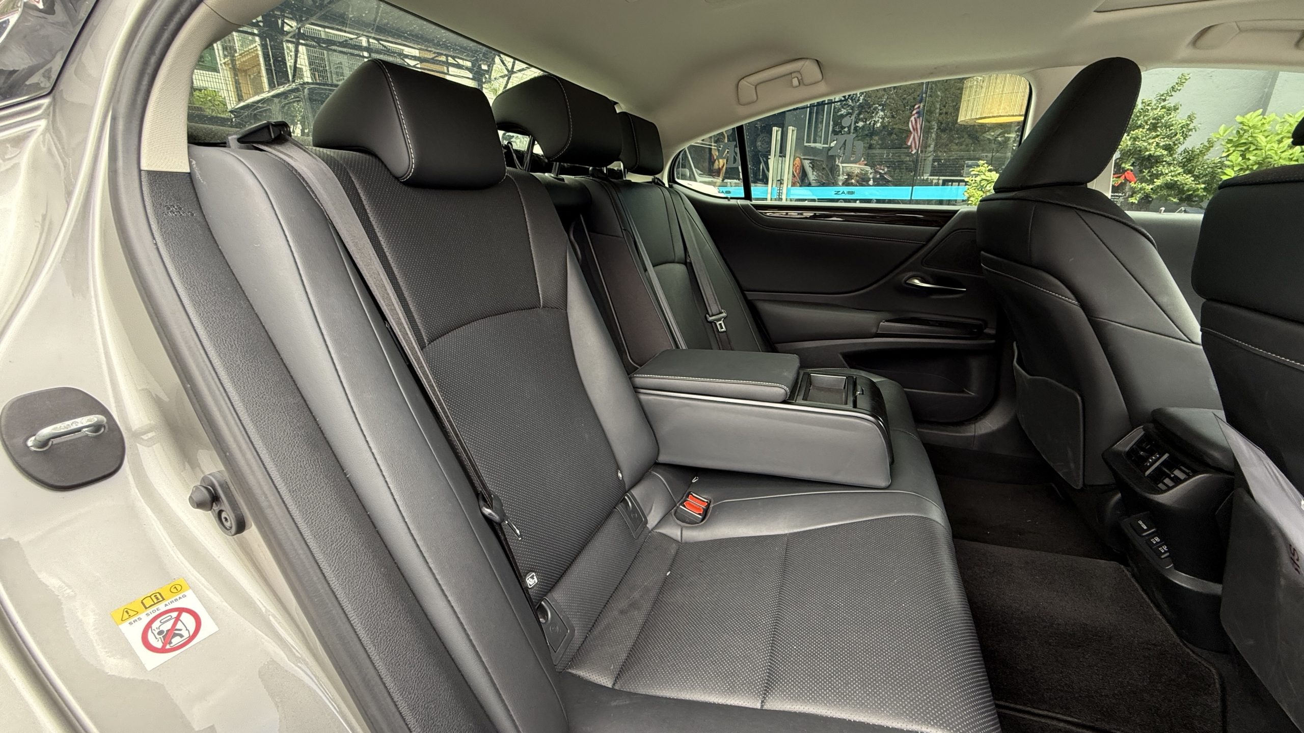 2019 Lexus ES250 Premium - Image 12