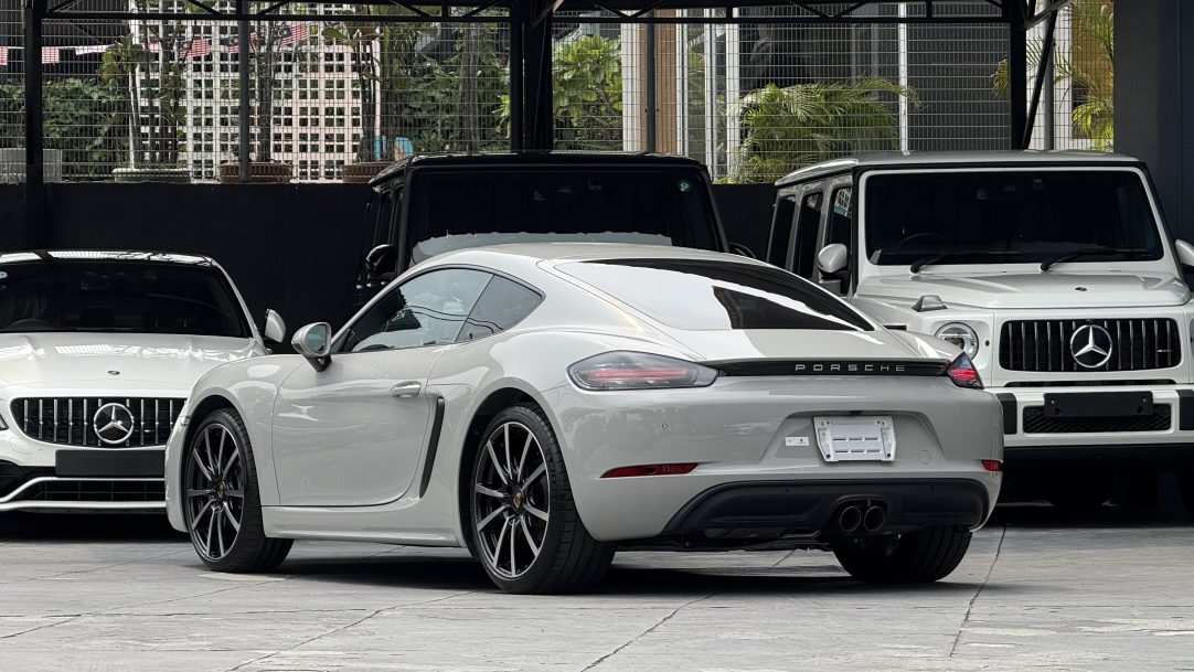 2022 Porsche 718 Cayman (M) - Image 2