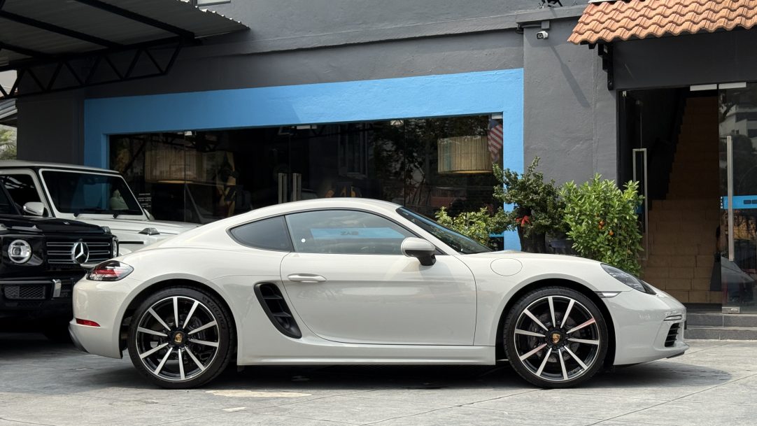 2022 Porsche 718 Cayman (M) - Image 3