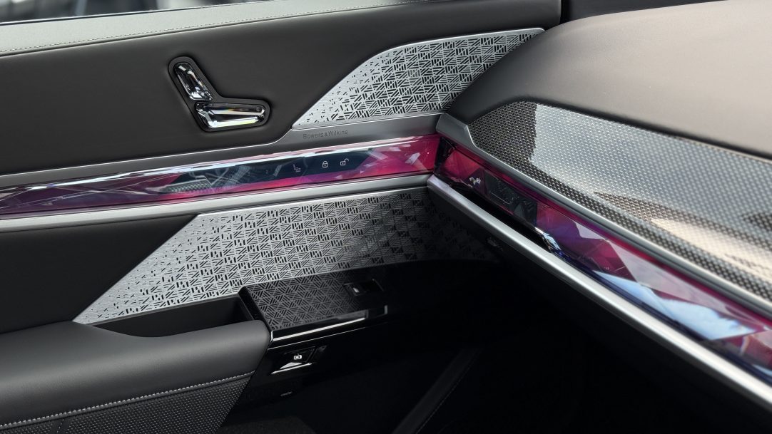 2024 BMW i7 M70 xDrive - Image 11