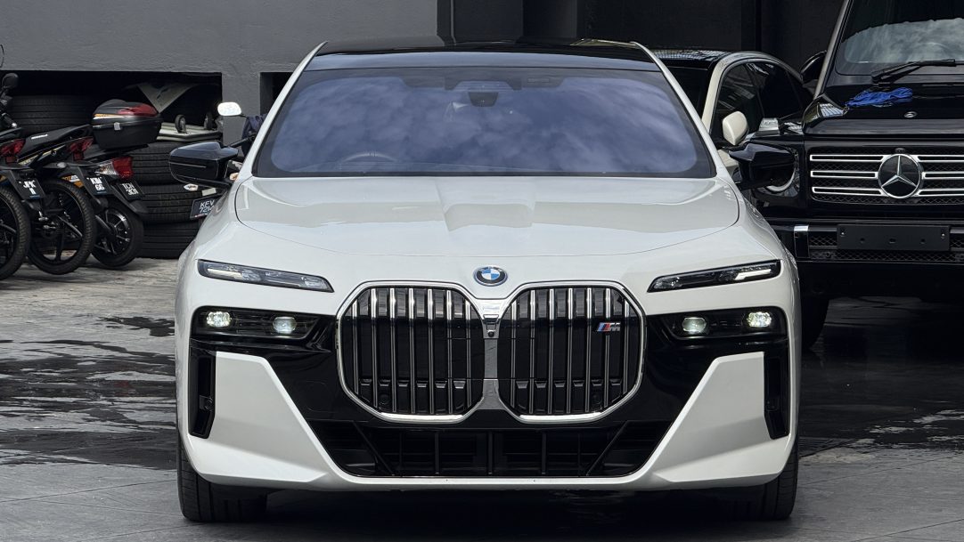 2024 BMW i7 M70 xDrive - Image 4