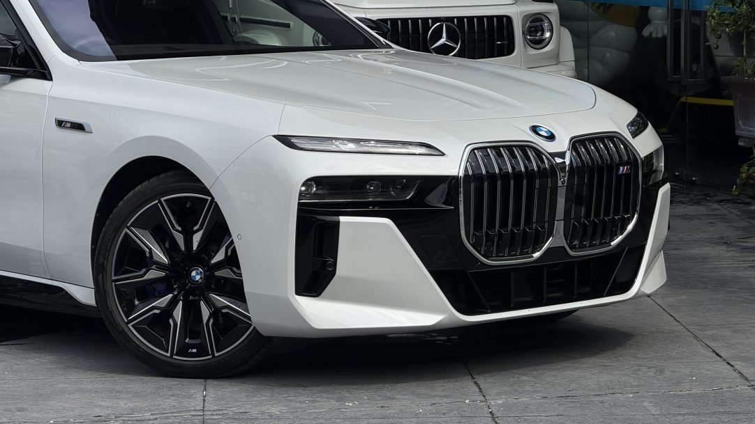 2024 BMW i7 M70 xDrive - Image 6