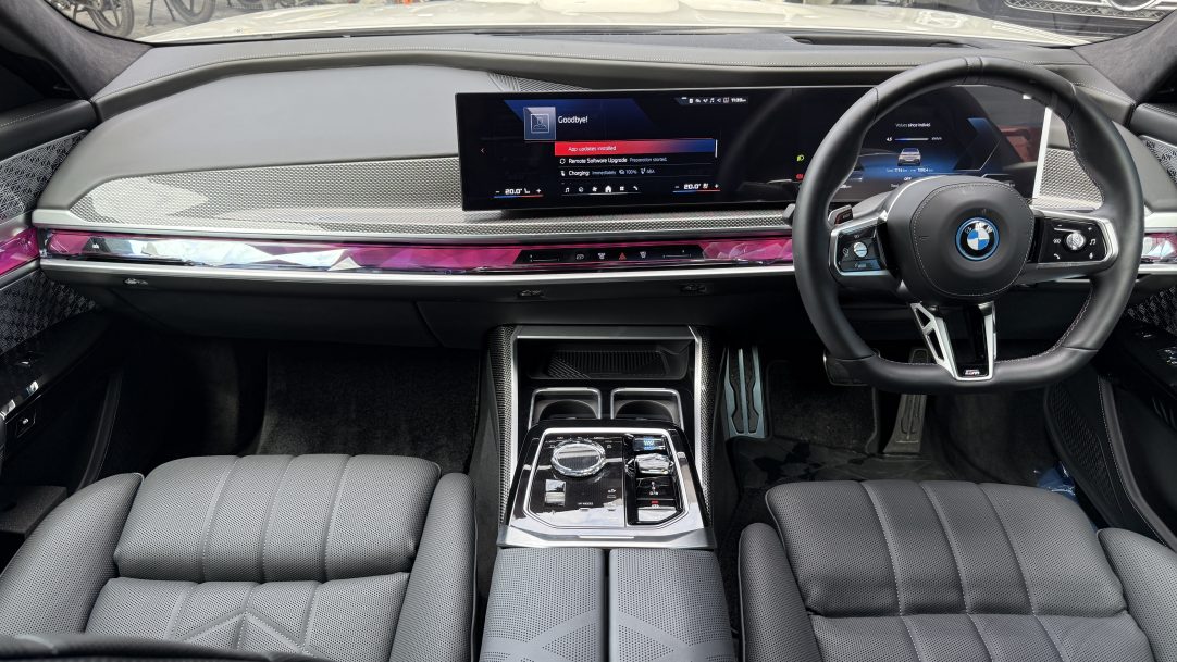 2024 BMW i7 M70 xDrive - Image 10