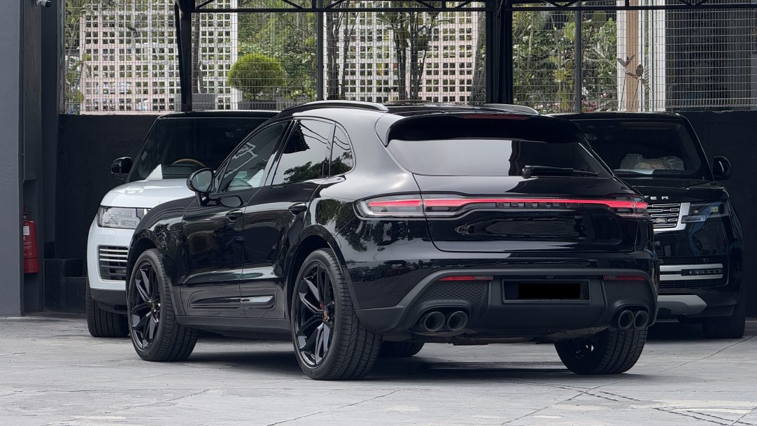 2021 Porsche Macan S - Image 2