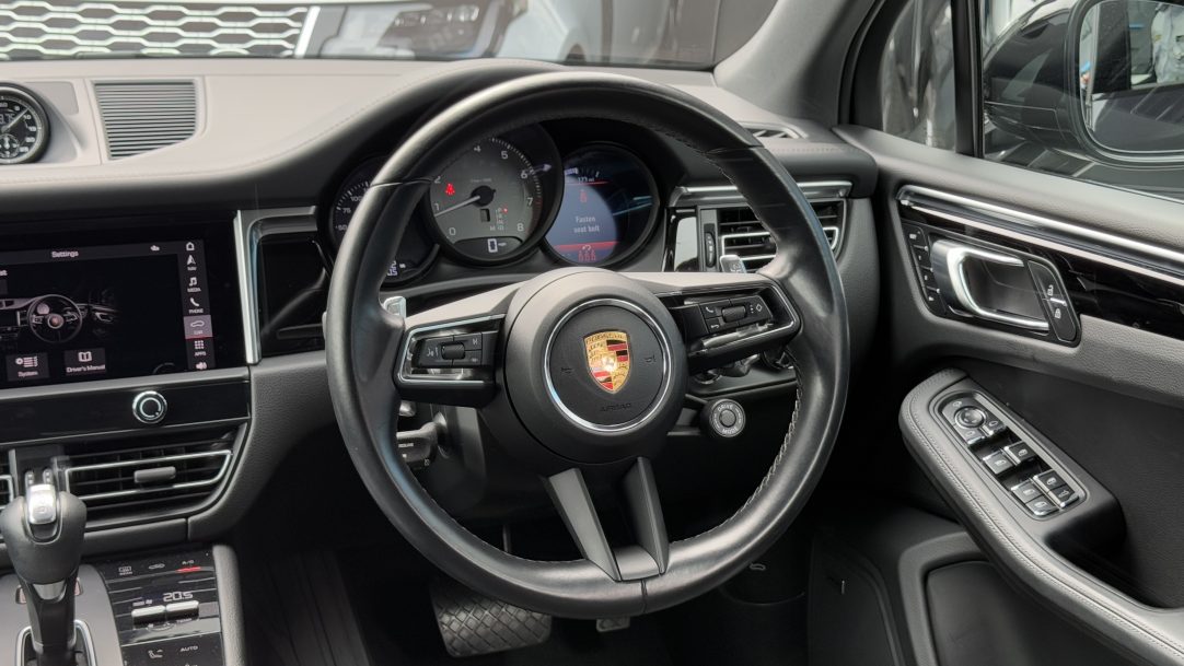 2021 Porsche Macan S - Image 8