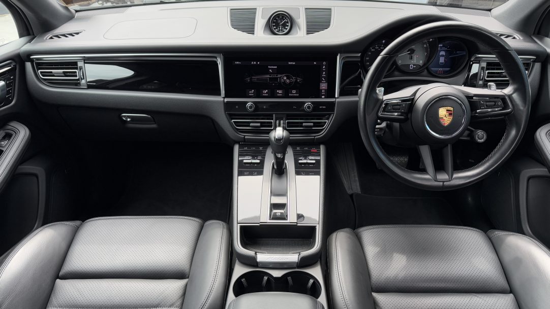 2021 Porsche Macan S - Image 9