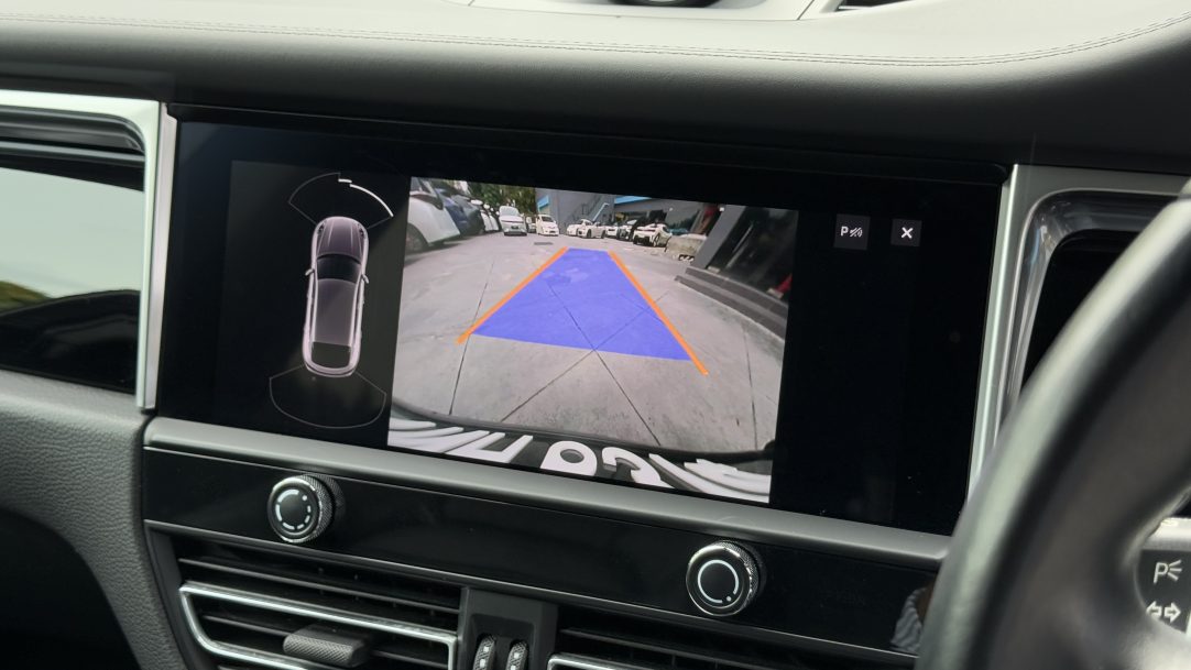 2021 Porsche Macan S - Image 15