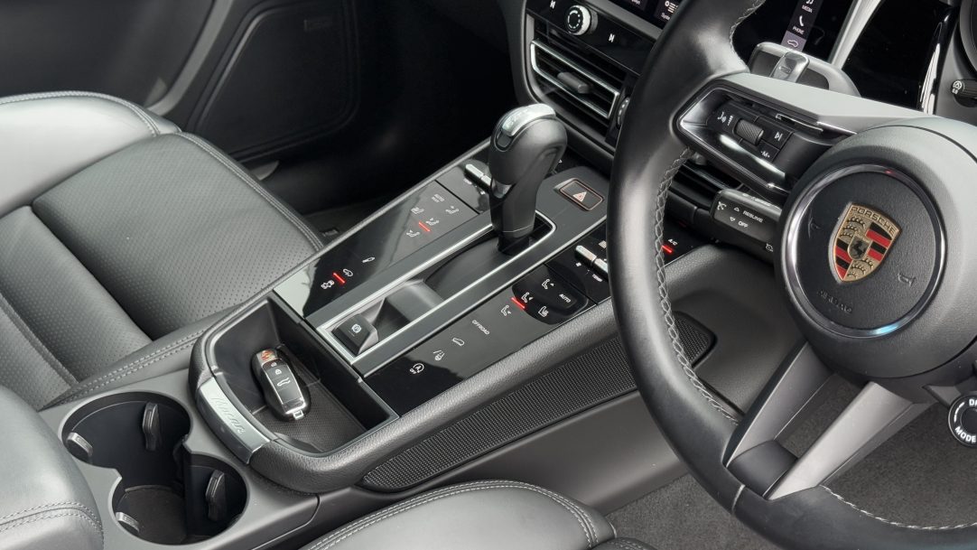 2021 Porsche Macan S - Image 12