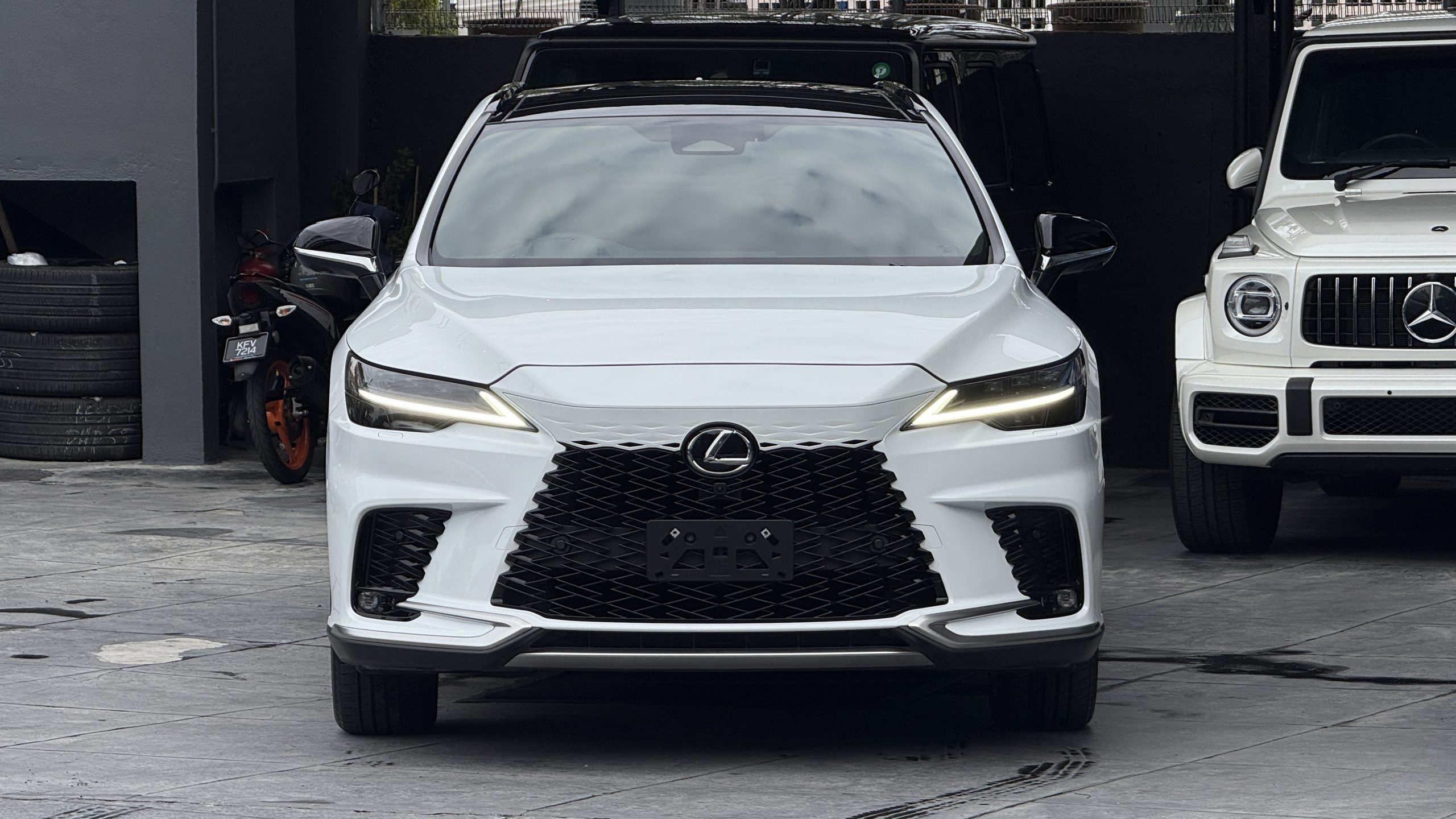 2023 Lexus RX350 F-Sport - Image 4