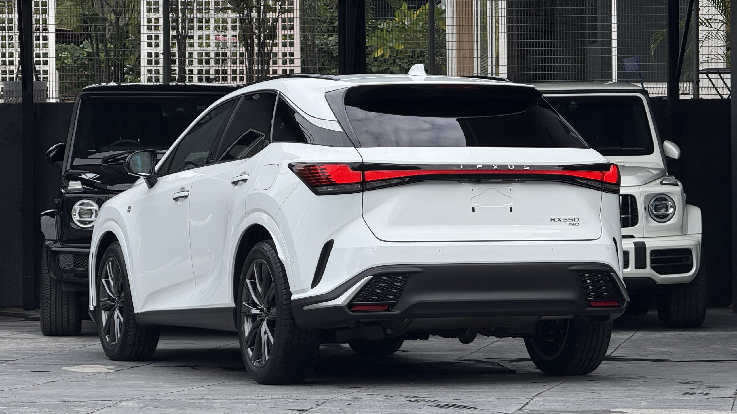 2023 Lexus RX350 F-Sport - Image 2