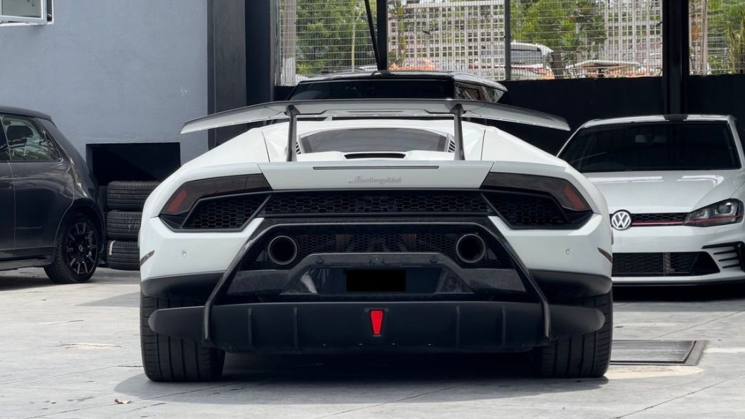 2017 Lamborghini Huracan Performante LP640-4 - Image 5