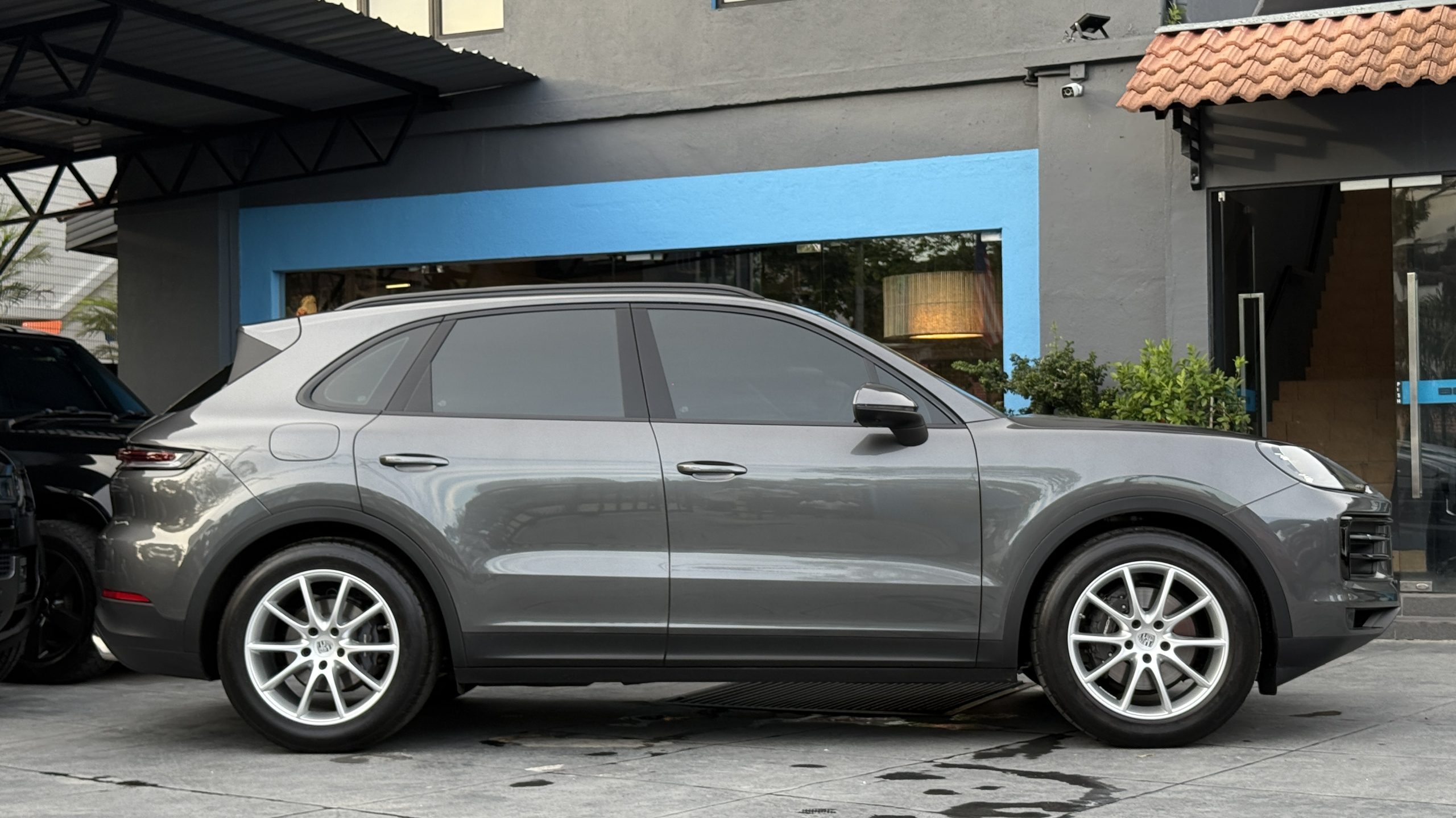 2024 Porsche Cayenne E3 - Image 3