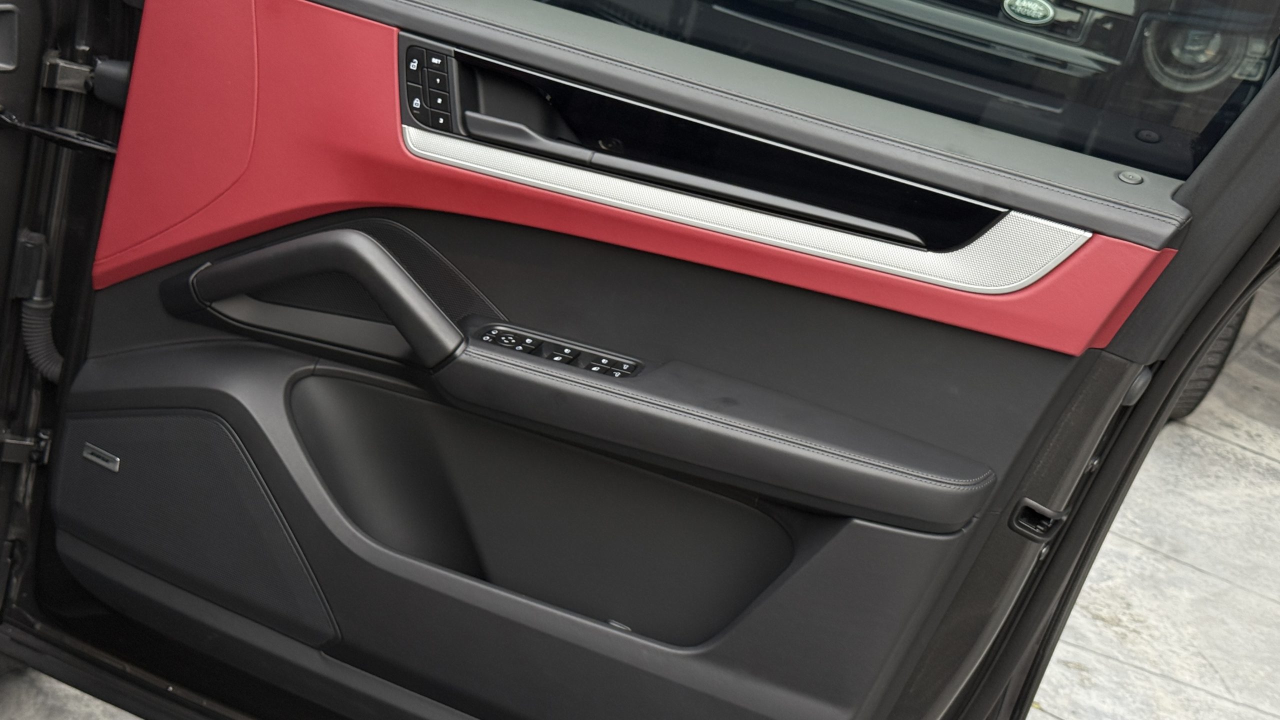 2024 Porsche Cayenne E3 - Image 13